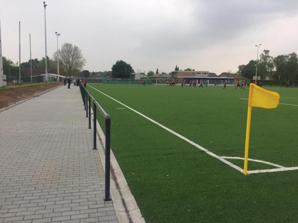 Sportplatz Jahnstadion bei sonnigem Wetter