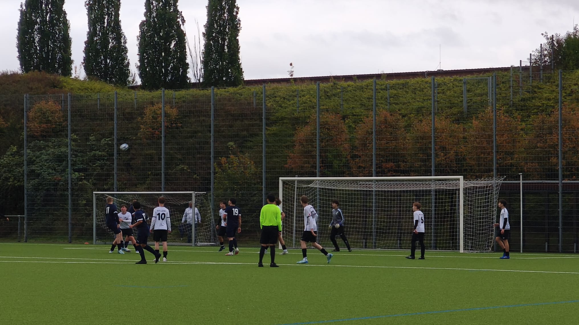 Mannschaft im Regen